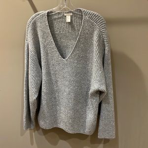 GUC - H & M Gray V-Neck Sweater
